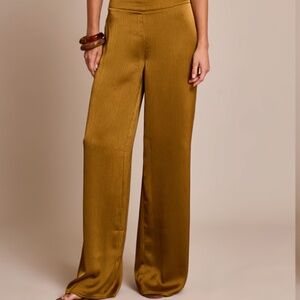 Pretty Little Thing Crinkle Satin High Waisted Wide Leg Pants Size 6